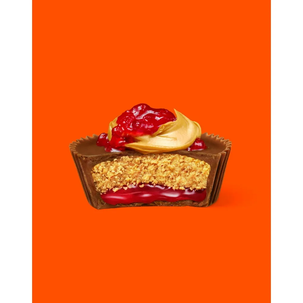 Big Cup PB&J Strawberry, King Size — editorial view